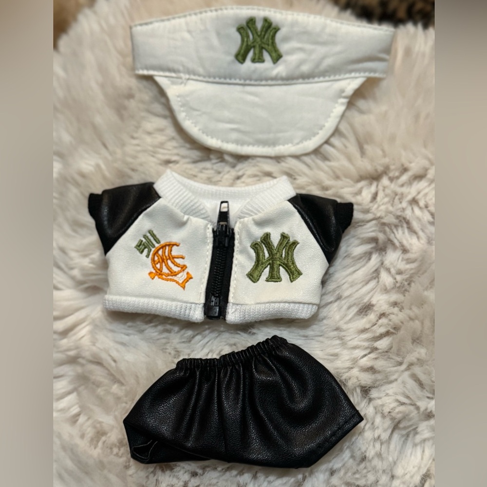 Labubu clothes & accessories- NY Outfit Set w working zipper, Leather like short